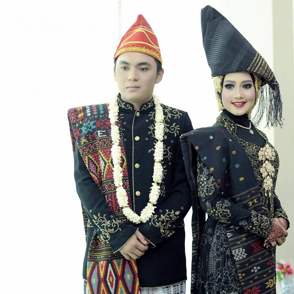 Pakaian Adat Batak Simalungun